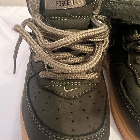 Nike AIR FORCE 1 Kids Army Green Sneakers with Tan Soles Size 6C - Picture 4 of 7